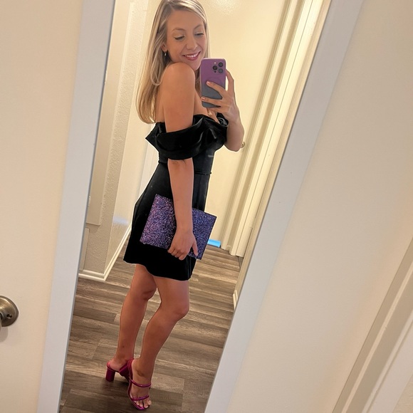 Meet your Posher, Laura - Picture 1 of 1